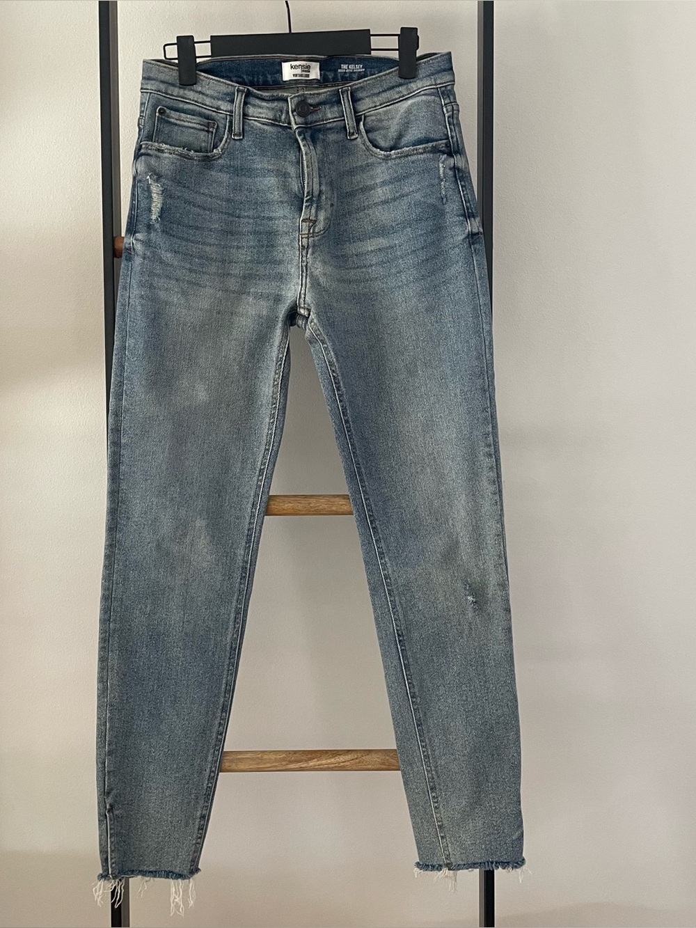 Kensie Vintage Lux, high rise skinny jeans with raw hem women’s size 6/28